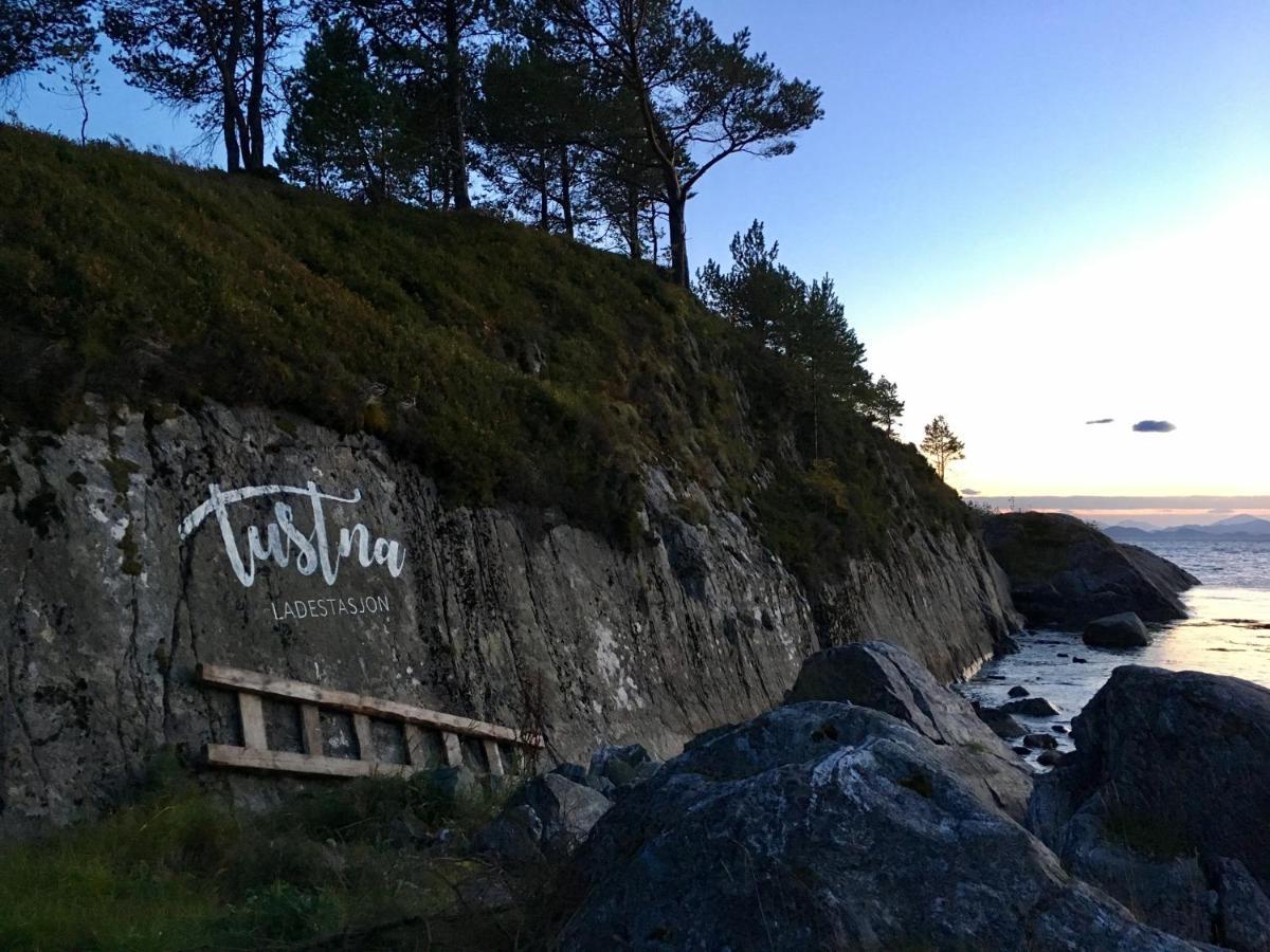 Lodge Tustna Ladestasjon